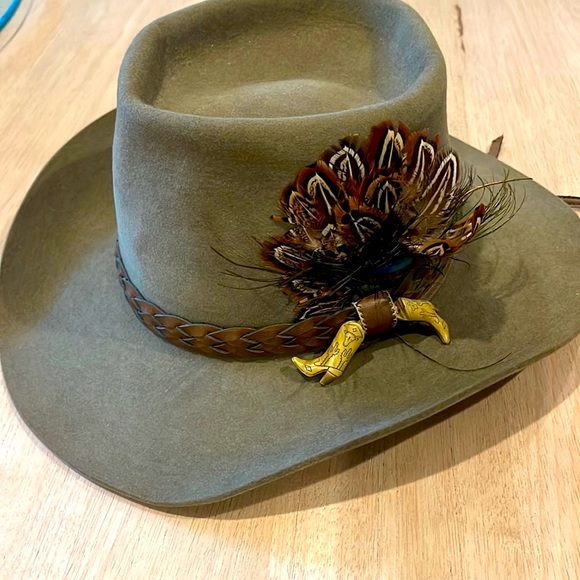 Stetson “Billy Kidd” Cowboy Hat. Custom Feather, beaded band.Light Brown.6 7/8’s - Picture 2 of 16